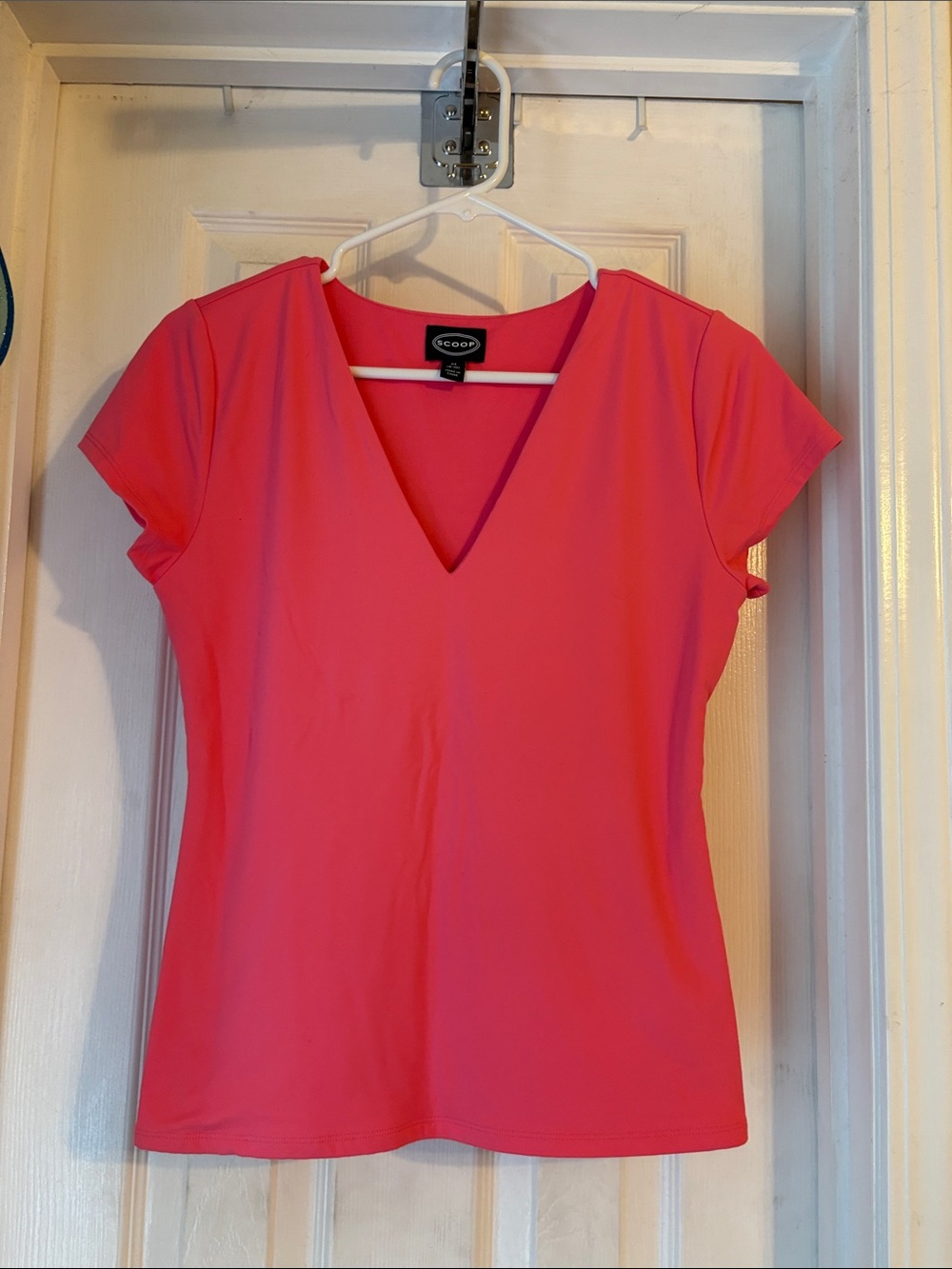 Scoop double lined v-neck tee in coral. Women’s size medium.